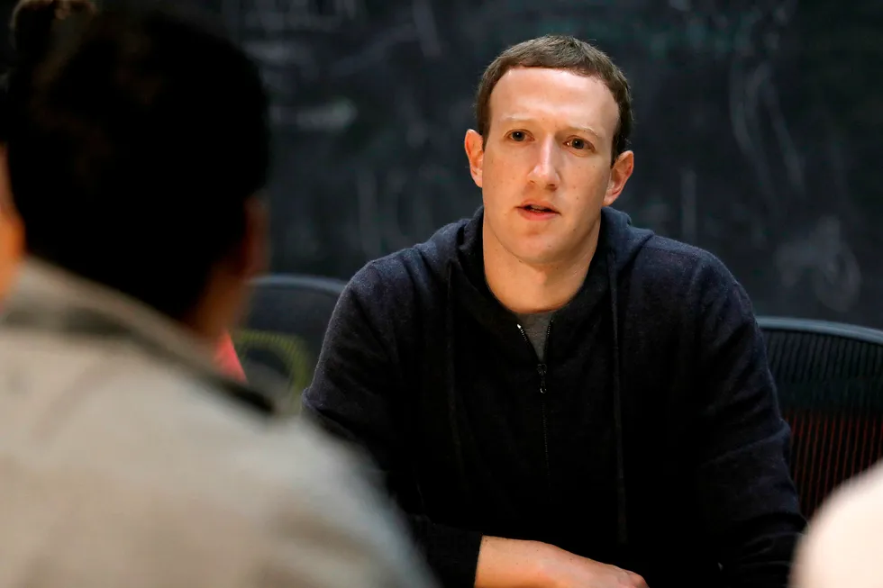 Mark Zuckerberg sier at en av Facebooks problemer er at selskapet tenkte for «idealistisk» . - Vi vil komme oss gjennom dette, sier han. Foto: AP/NTB Scanpix