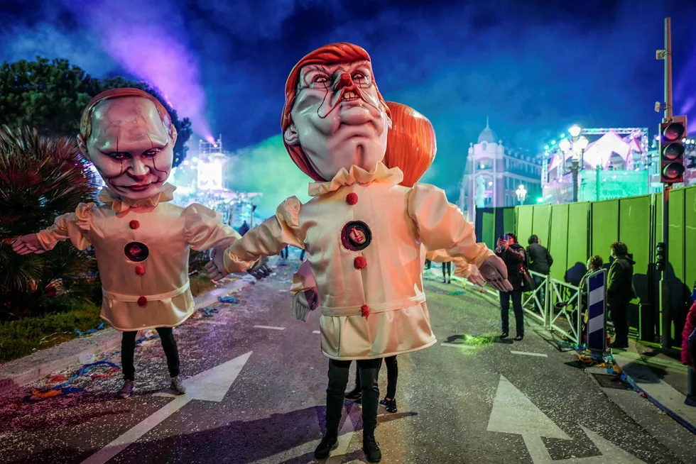 Karnevalsfigurer fremstilte den amerikanske presidenten Donald Trump og Russlands Vladimir Putin som onde klovner under åpningen av karnevalet i Nice i Frankrike. Årets karneval pågår frem til 2. mars og arrangeres for 135. gang.