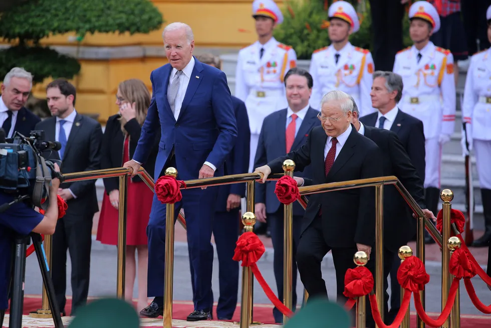 Joe Biden møtte generalsekretær Nguyen Phu Trong Vietnams regjerende kommunistparti i forbindelse med et dagers offisielt besøk til landet.