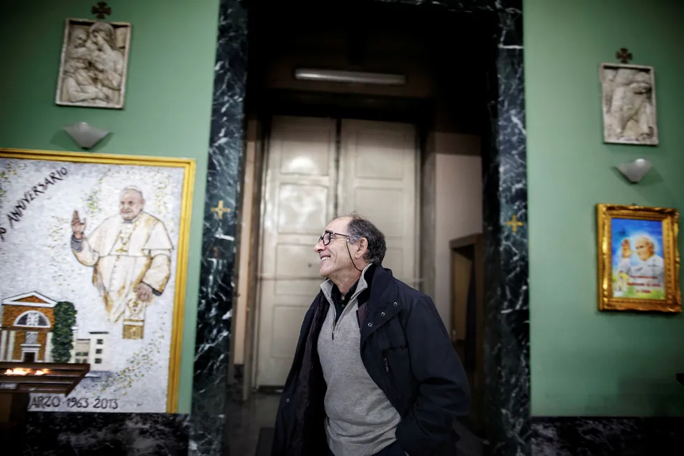 Tannlegen Gianfranco Salvadei måtte legge ned klinikken i 2015, og lever av strøjobber han får via den katolske kirken, Ascensione. Foto: Linda Næsfeldt