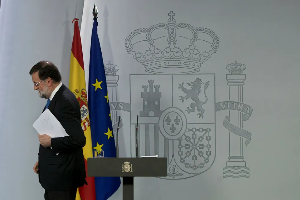 Spanias statsminister Mariano Rajoy etter pressekonferansen i Madrid. Resultatet i det katalanske valget ble ikke slik han hadde håpet. Foto: Paul White / AP / NTB scanpix