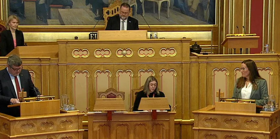 Stortingsrepresentant Bengt Rune Strifeldt (Frp) og fiskeri- og havminister Marianne Sivertsen Næss under debatten om kvotemeldingen.