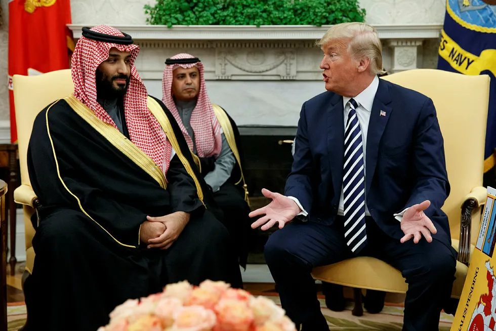 USA og Saudi-Arabia har begge en hånd på rattet i verdens våpenhandel. Her er Saudi-Arabias kronprins Mohammed bin Salman på besøk hos USAs president Donald Trump i Det hvite hus.