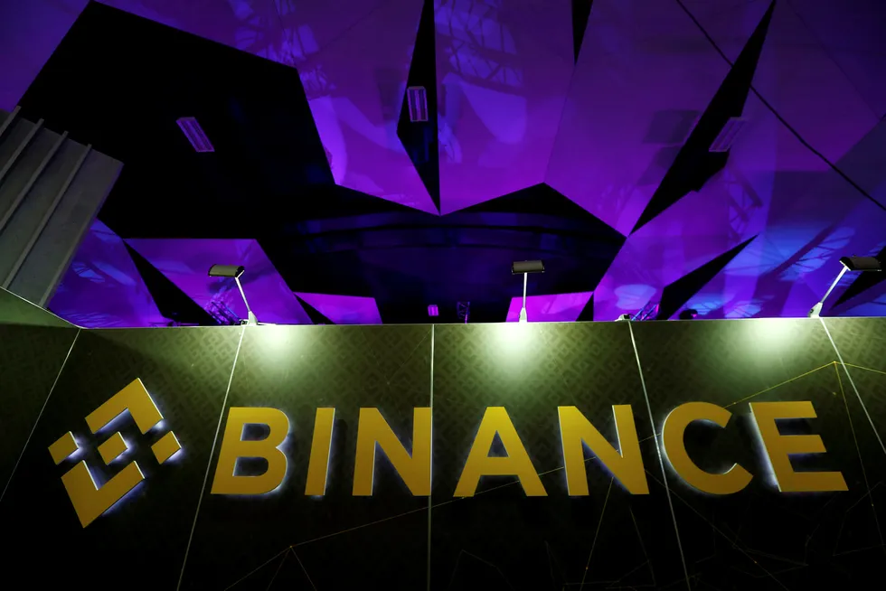 Kryptobørsen Binance er blitt tappet for bitcoin verdt flere hundre millioner kroner.