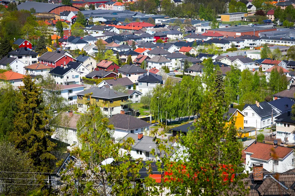 Kurt F. Buck, styreleder i Norges Eiendomsmeglerforbund, mener at det ikke er noen grunn til å overdramatisere boligprisfallet de siste to månedene. Foto: Gunnar Lier