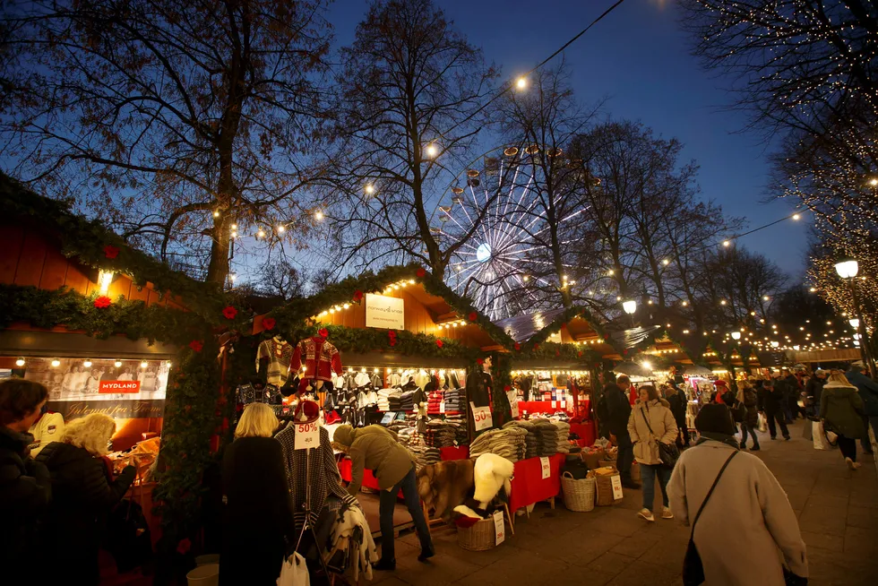 Salgsboder på julemarkedet Jul i Vinterland i Spikersuppa på Karl Johans gate i Oslo. Foto: Junge, Heiko