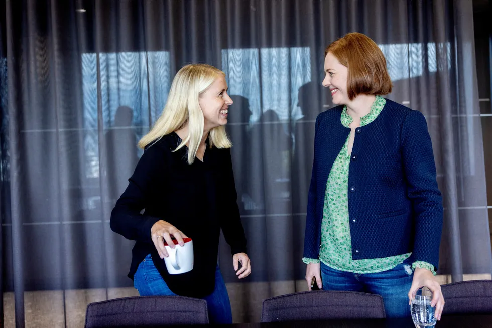 Konsulent Marte Kornstad (til venstre) og partner Grete Rød i Bain. Rød forteller at selskapet gir tid tilbake etter prosjekter.