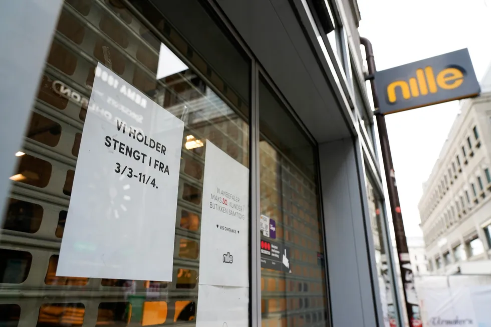 Nille-kjedens butikkansatte i Oslo ble permittert etter at kommunen stengte alle butikker på grunn av koronapandemien.