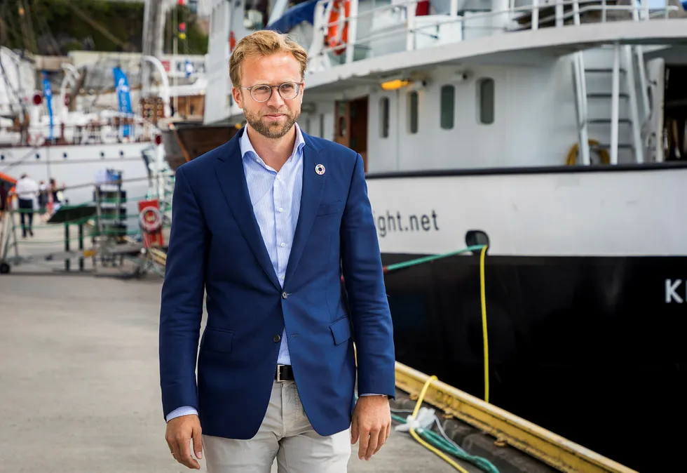 Høyrepolitiker Nikolai Astrup misliker at prat om hans formue kommer i veien for politiske spørsmål.