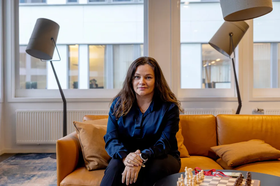 Klara-Lise Aasen, fungerende toppsjef i Bank Norwegian, får et oppkjøpsfond og en finansgigant i ryggen.