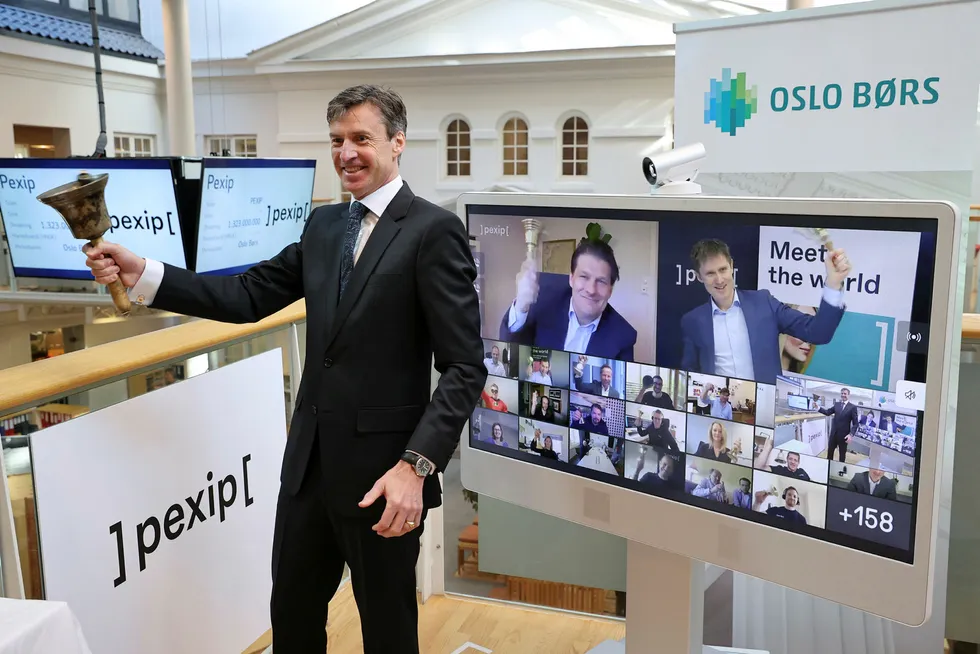 Børsdirektør Øivind Amundsen ringte i bjellen da Pexip Holding torsdag ble notert på Oslo Børs, under en digital bjelleseremoni 14. mai.