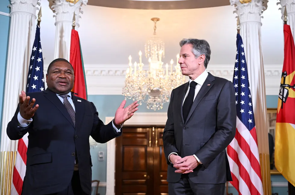 Mozambique President Filipe Nyusi (left) meets US Secretary of State Antony Blinken during the US-Africa Leaders Summit in late 2022.
