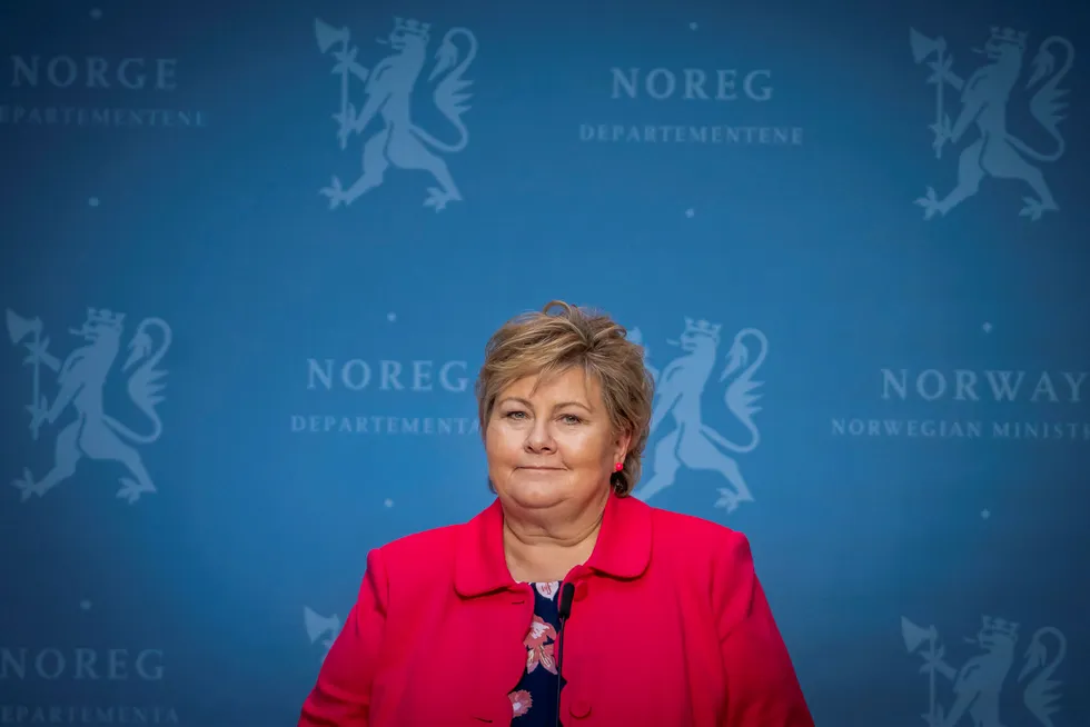 Statsminister Erna Solberg (H) har stilt seg kritisk til at USA vil trekke seg ut av Verdens helseorganisasjon.