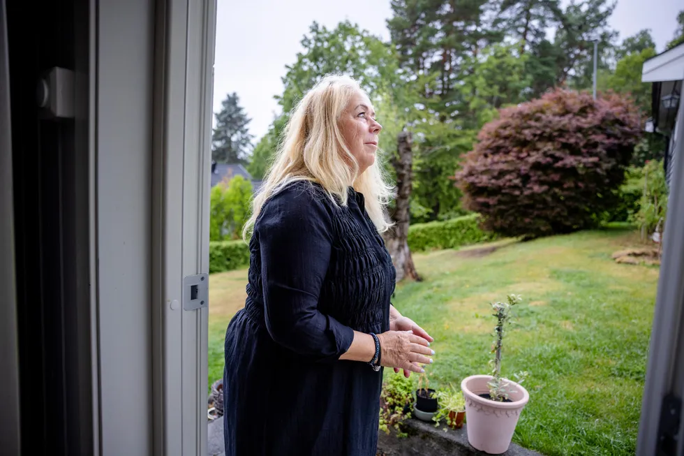 Wenche Kornstad (62) kjøpte en enebolig for 4,5 år siden. Torsdagens rentebeslutning bekymrer henne.