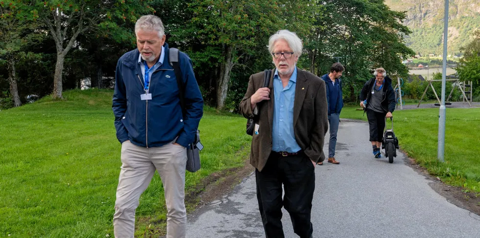 Avtroppet generalsekretær Otto Gregussen i Norges Fiskarlag hadde kanskje ett og annet å fortelle Johan Williams om samling av fylkeslagene i Norges Fiskarlag, da de møttes på Misund-konferansen.