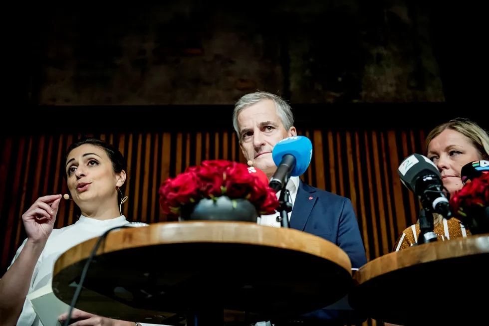Arbeiderpartiets avsluttende pressekonferanse med (f.v.) nestleder Hadia Tajik, partileder Jonas Gahr Støre og partisekretær Kjersti Stenseng. Foto: Gorm K. Gaare