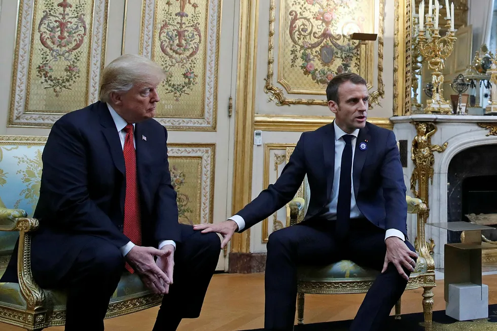 USAs president Donald Trump (til venstre) møtte sin franske kolleaga Emmanuel Macron i Paris lørdag.