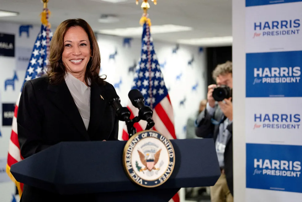 Visepresident Kamala Harris besøkte for første gang hovedkvarteret for valgkampanjen, hun har overtatt etter president Joe Biden i Wilmington, på mandag.