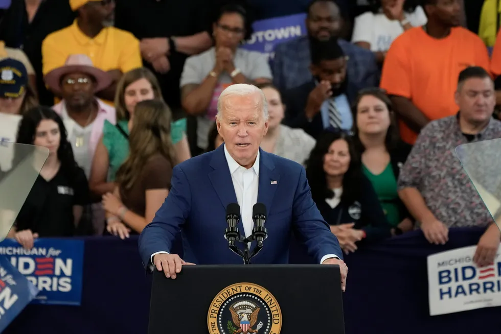 Presset mot Joe Biden tiltar, som nå har satt i verk en omfattende kampanje med offentlige opptredener, her fra et rally i Detroit fredag, for å rette på inntrykket fra debatten for to uker siden.