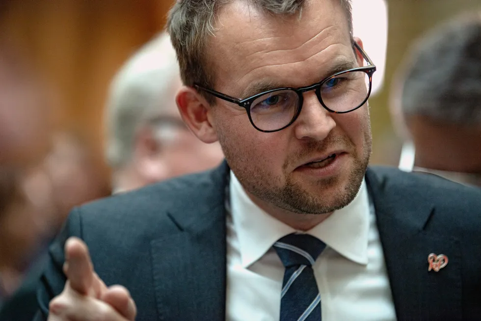 Stortingsrepresentant Kjell Ingolf Ropstad sier at regjeringen ikke ville strekke seg langt nok for å få ned satsen på den nye grunnrenteskatten.