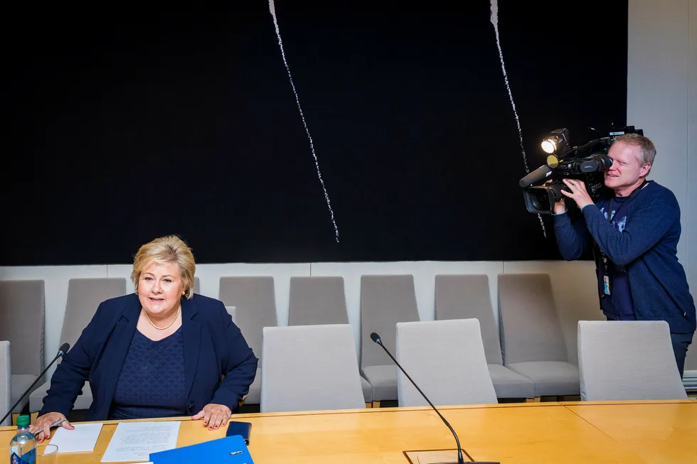 Statsminister Erna Solberg vil at elektroniske kalendre til offentlige ansatte skal kunne unntas offentlighet.