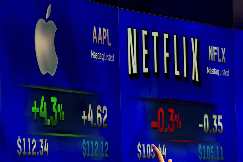 Netflix-aksjen har falt 28 prosent siden september og føyer seg inn i rekken av flere teknologiselskaper som har rast på børs de siste månedene.