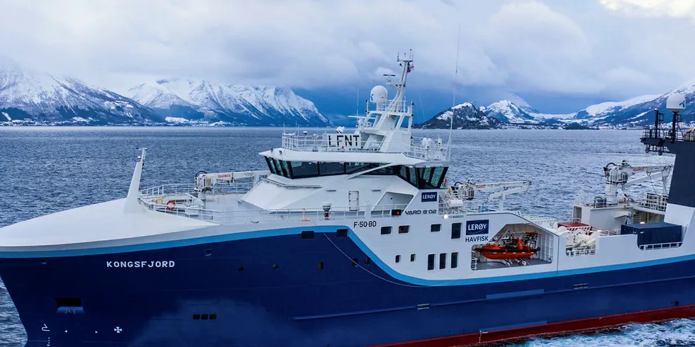 "Kongsfjord" til Havfisk på testtur ved Ålesund.