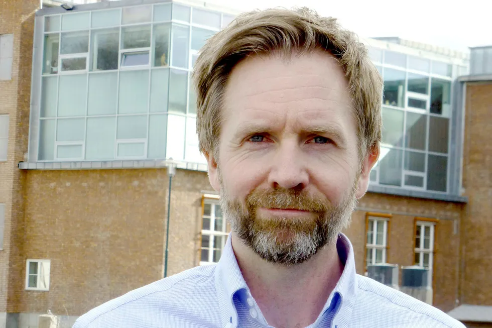 Chris Carlsen (40) er ansatt som ny redaktør i NRK Buskerud. Foto: NRK