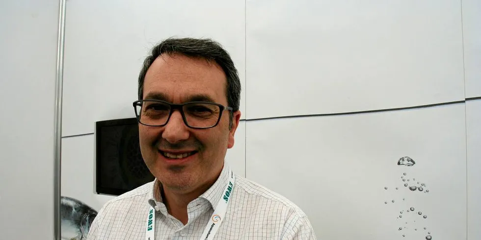 Kommersiell direktør for Europa i Elanco, Antonio Ramiro, fortel at dei er i gang med å auke produksjonen av DNA-vaksinen mot PD for å dekke etterspurnaden i marknaden.Foto: Joar Grindheim