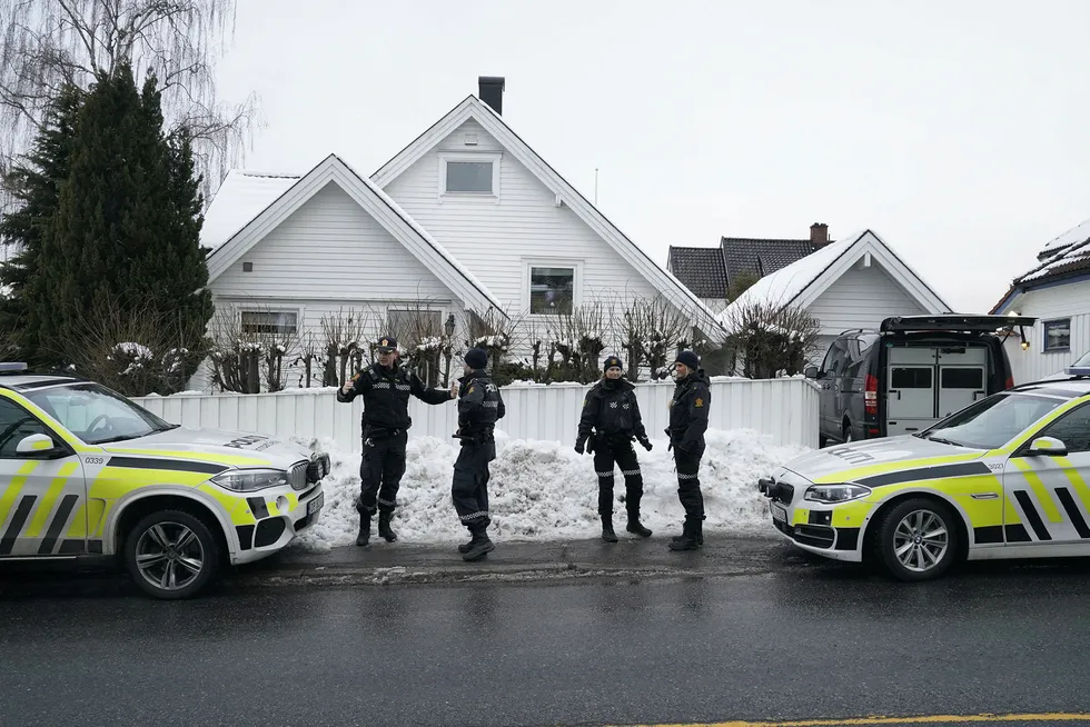 Oslo 20190314. Politifolk jobber torsdag ettermiddag ved justisminister Tor Mikkel Waras bolig i Oslo. Foto: Heiko Junge / NTB scanpix ---