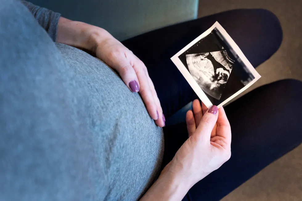 Negativ forskjellsbehandling av gravide og permisjonstakere er et vedvarende problem i norsk arbeidsliv, skriver forfatterne.