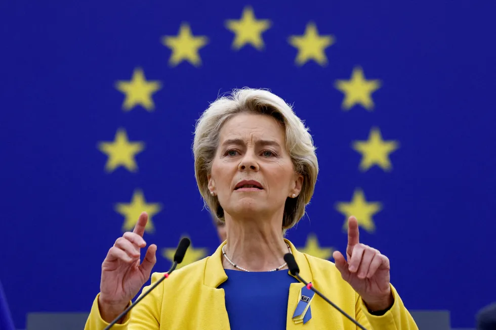 Europakommisjonens president Ursula von der Leyen lover hjelp og støtte til prisplagede EU-borgere under tale til Europaparlamentet i Strasbourg på onsdag.