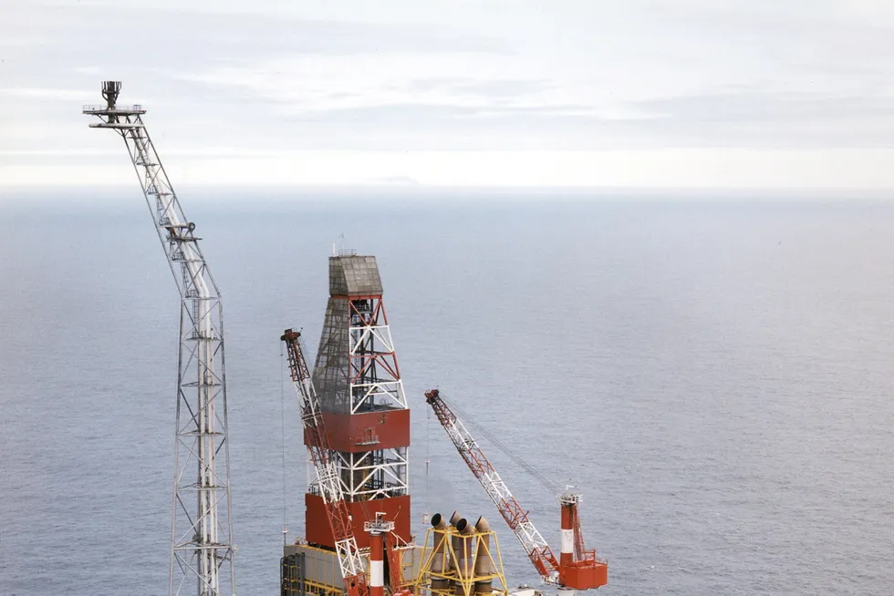 Tieback: tiper B platform in the UK sector of the North Sea