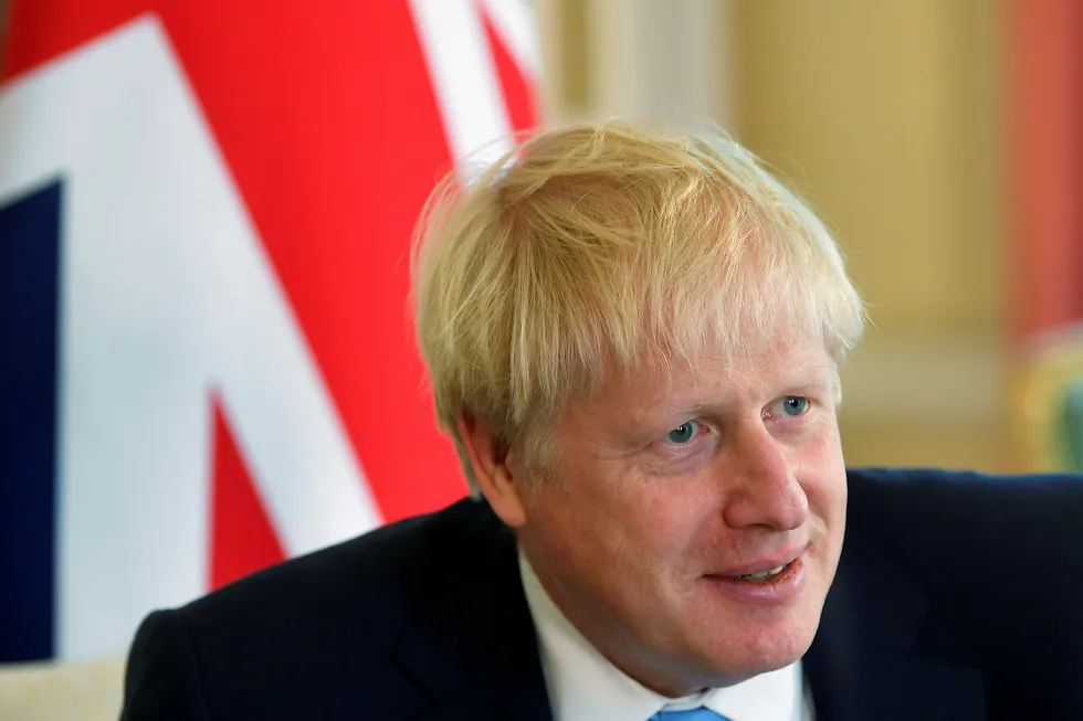 Statsminister Boris Johnson ønsker å reforhandle Storbritannias skilsmisseavtale med EU, og legger ut på en miniturne i EU.