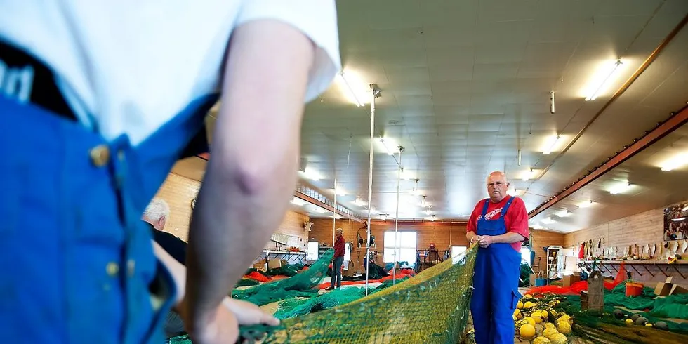 Øyvind Sørensen (t.h.) og Charles Vestberg finner ut hvorfor trålen ikke gir den fangsten fiskeren ønsker. Alle foto: Kjersti Kvile