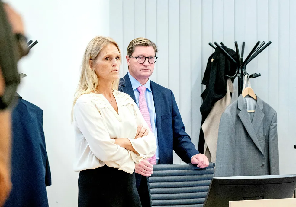 Christian Tybring-Gjedde (Frp) og Ingvil Smines Tybring‐Gjedde under rettssaken mot Laila Anita Bertheussen i sal 250 i Oslo tingrett onsdag.