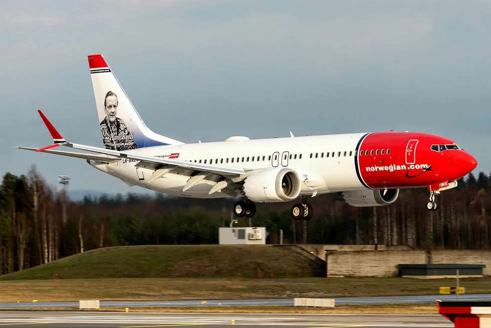 Dette Norwegian-flyet med kjennetegnet LN-BKE ble levert fra amerikanske Boeing senest i oktober og måtte lande på kort varsel i Iran grunnet motorproblemer. Nå er det helt uvisst når flyet kan hentes hjem til Norge. Bildet er tatt på Oslo lufthavn.