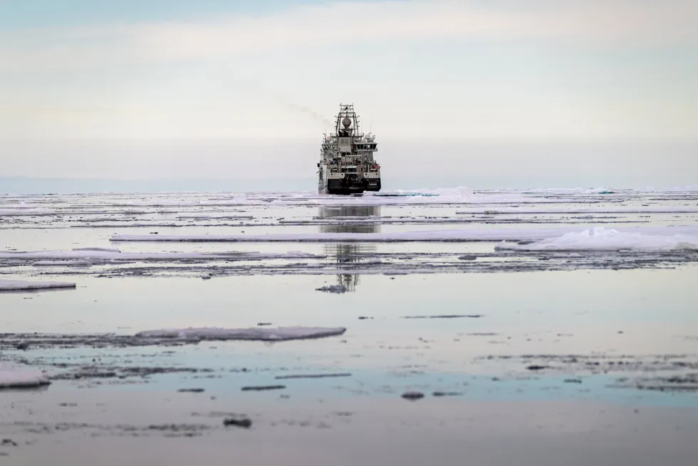 Den seneste tidens politiske uro langs viktige globale seilingsruter kan bidrar til økt skipstrafikk ved Svalbard. Her forskningsskipet «Kronprins Haakon».