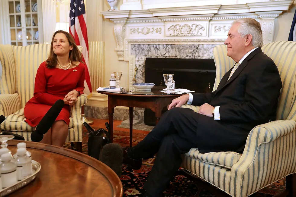 Canadas utenriksminister Chrystia Freeland møtte USAs utenriksminister Rex Tillerson i Washington DC. Foto: CHIP SOMODEVILLA