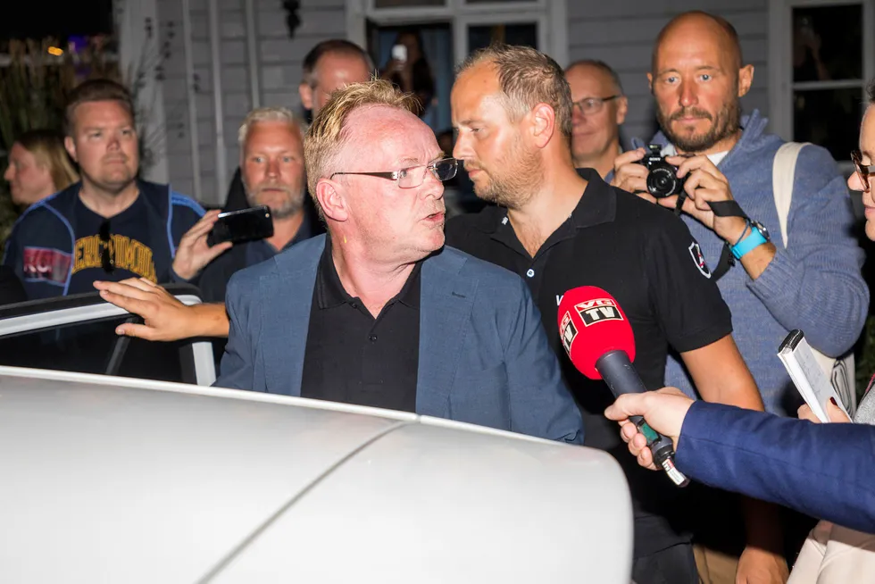 Per Sandberg skjeller ut Fiskeribladets journalist etter pressekonferansen der Sandberg trakk seg som fiskeriminister.