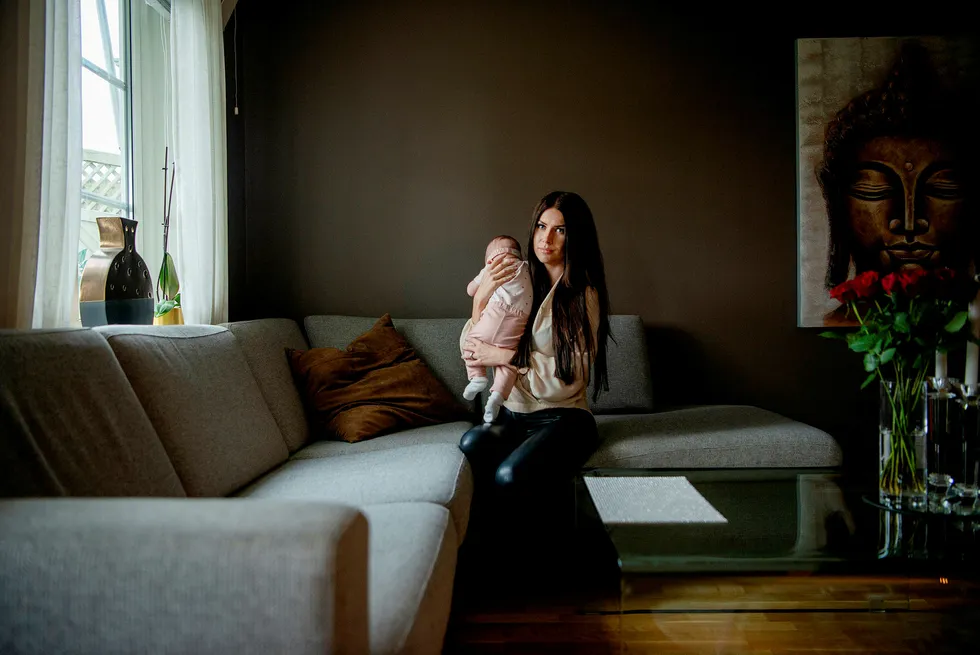 Victoria Stewart (28) er på boligjakt, og er ikke fornøyd med Finanstilsynets nye forslag til boliglånsforskriften. Her er hun med sin fire måneder gamle datter.