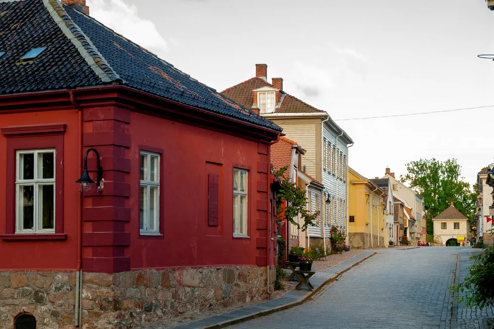 I Fredrikstad er det høy betalingsvillighet for å bo i eller nær et kulturmiljø. Mange ønsker å bo i nærheten av Gamlebyen. Ifølge undersøkelsen øker det verdien av disse boligene med mellom 14 og 18 prosent. Foto: Istock/Getty Images