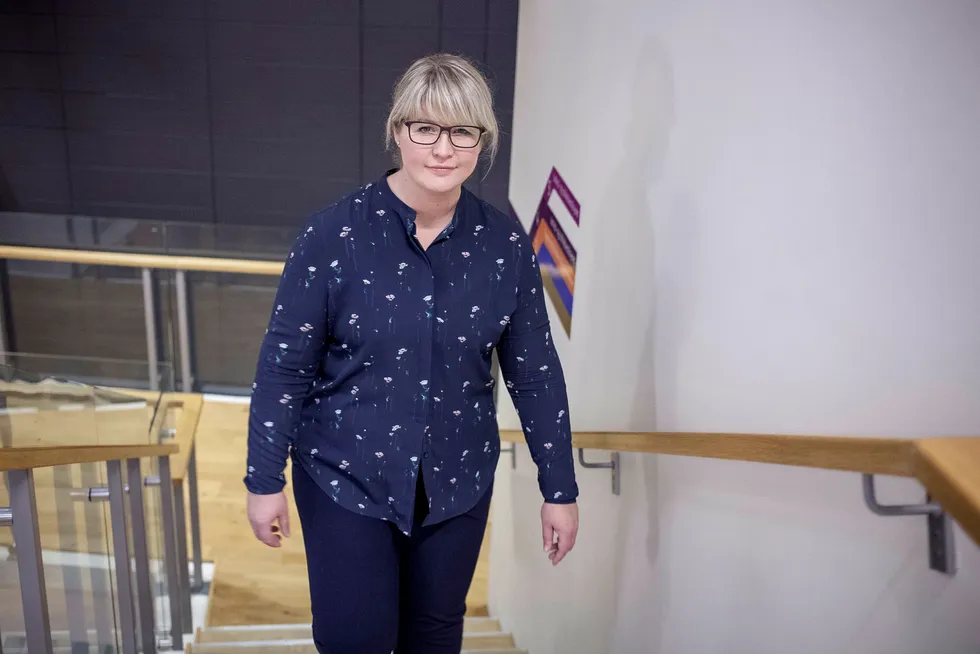 Monica Alisøy Kjelsnes er seniorrådgiver i Lotteritilsynet – som reagerer skarpt på det tilsynet mener er ulovlig markedsføring av pengespill.