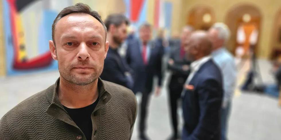 SVs nestleder Torgeir Knag Fylkesnes fra Stortinget da det ble klart at Arbeiderpartiet inngikk forlik om kvotemeldingen med de borgerlige partiene.