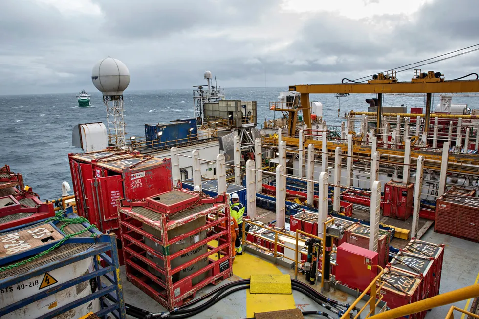 Medregnet bygging og drift av rigger, plattformer, supplyskip og annet, blir utslippstallene kanskje fem ganger større enn de som rapporteres i dag, i følge Knut Bergo. Illustrasjonsfoto.