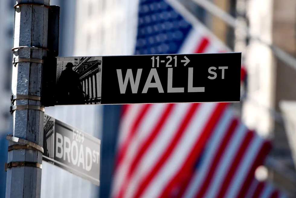På ukens første handelsdag var det ventet at Wall Street ville falle fra start.