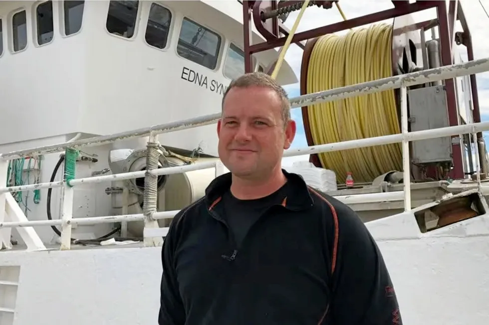 Espen Nilsen, skipper på «Edna Synnøve», ber om tiltak for å få fortgang i seifisket.