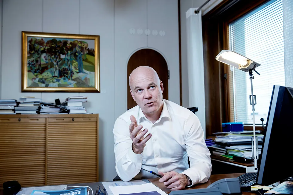Kringkastingssjef og øverste leder i NRK Thor Gjermund Eriksen ble nylig kritisert for å ansette Hege Duckert som sin stabsleder og rådgiver og for ikke å ha utlyst stillingen eksternt. Fra et empirisk ståsted er det derimot liten grunn til slik kritikk.
