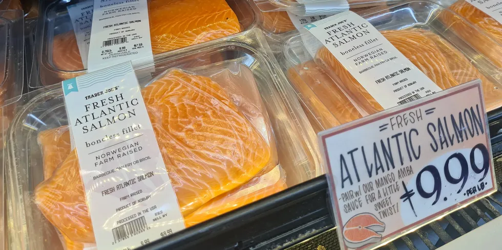 Illustrasjonsfoto fra dagligvarebutikken Trader Joe's i Brooklyn, New York som i juli 2022 kjørte en kampanje på fersk, norsk laks med mangosaus. Prisen? 9,99 dollar per pund, eller rundt 220 kroner kiloen.