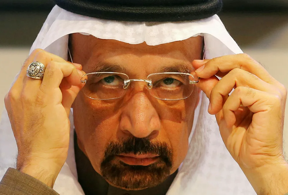 Saudi-Arabias energiminister Khalid al-Falih varsler et «dypt» produksjonskutt for Saudi-Arabia i august, og sier at landet vil lede an som et eksempel og insistere på at andre land overholder produksjonskuttene. Foto: Heinz-Peter Bader